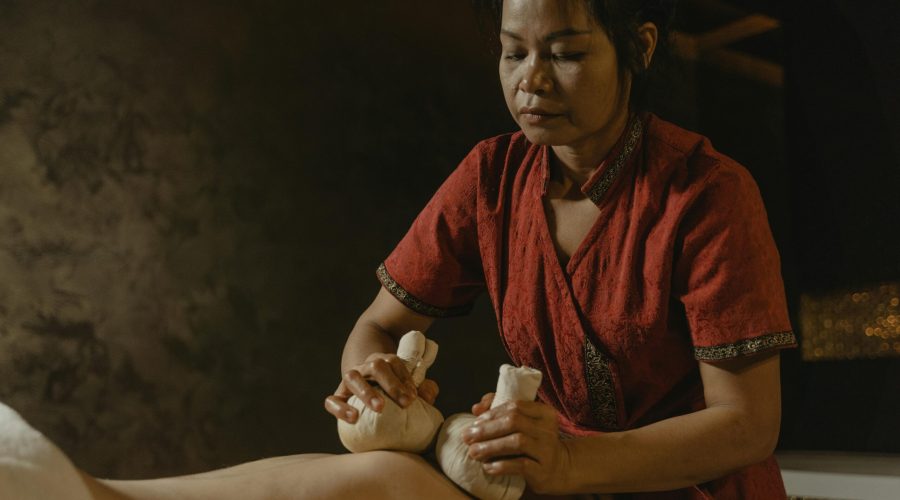 Kräuterstempelmassage